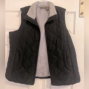 Jane Ashley Black Zip Quilted Vest w/Side Pockets & a Grey Collar & Lining